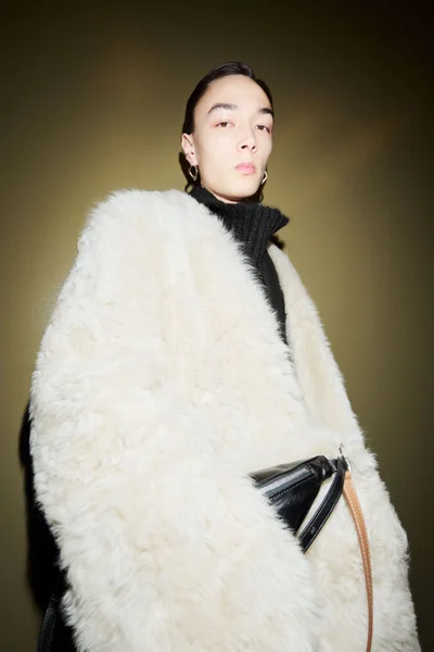 Look 18